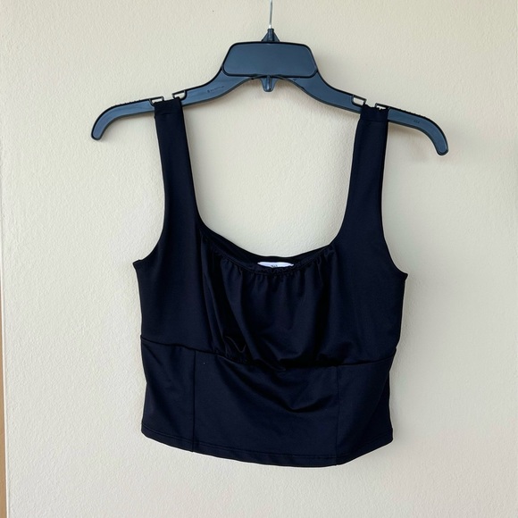 LIVE IN THE MOMENT Black Cropped Tank Top - Picture 2 of 3